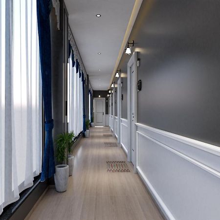 V Love Hotel Surat Exterior foto