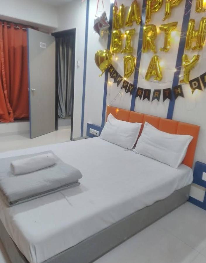 V Love Hotel Surat Exterior foto