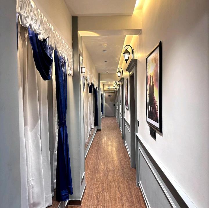 V Love Hotel Surat Exterior foto