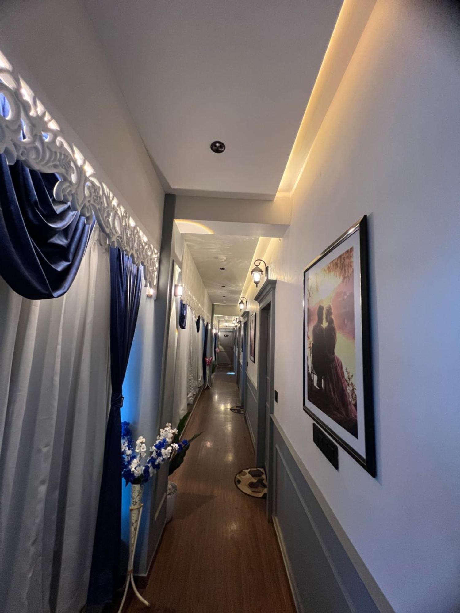V Love Hotel Surat Exterior foto